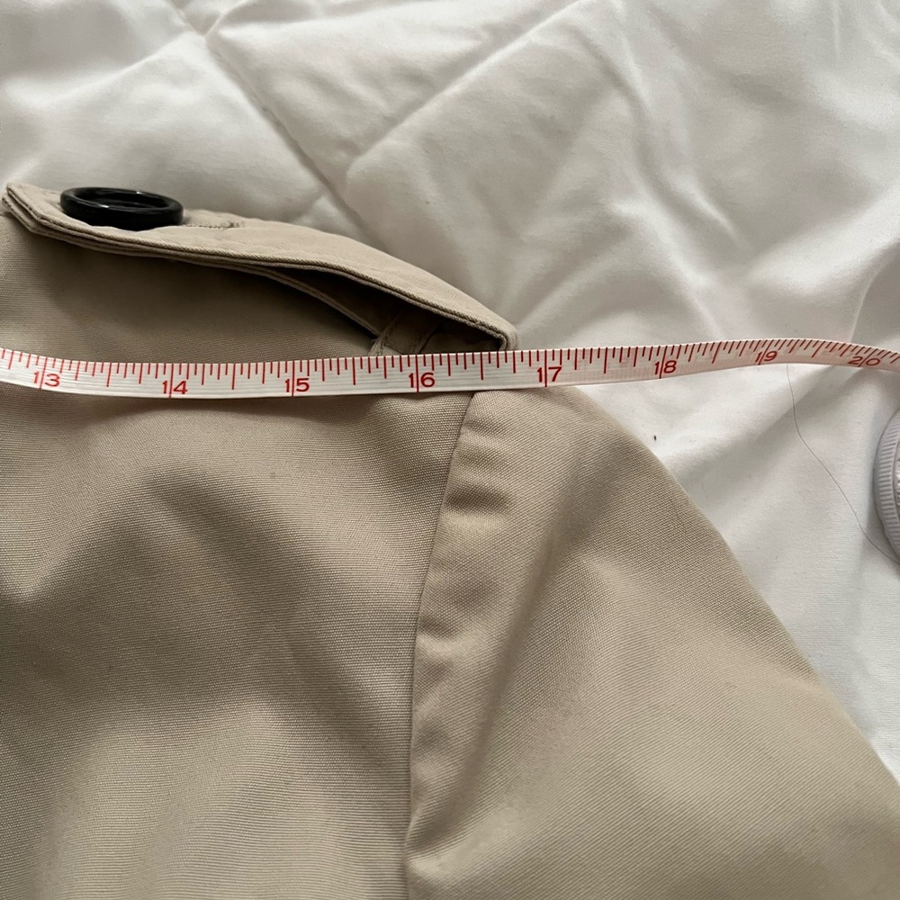 Burberry Beige Trench Coat with Classic Check Lining - Picture 10 of 11